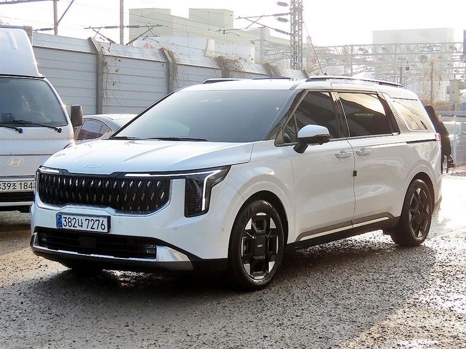 Kia Carnival 9-Seater Signature, 2025