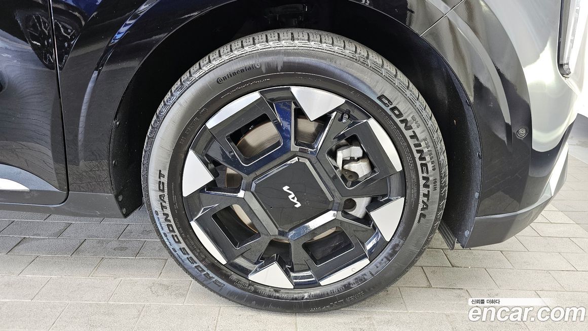 Kia Carnival 9-Seater Signature, 2024