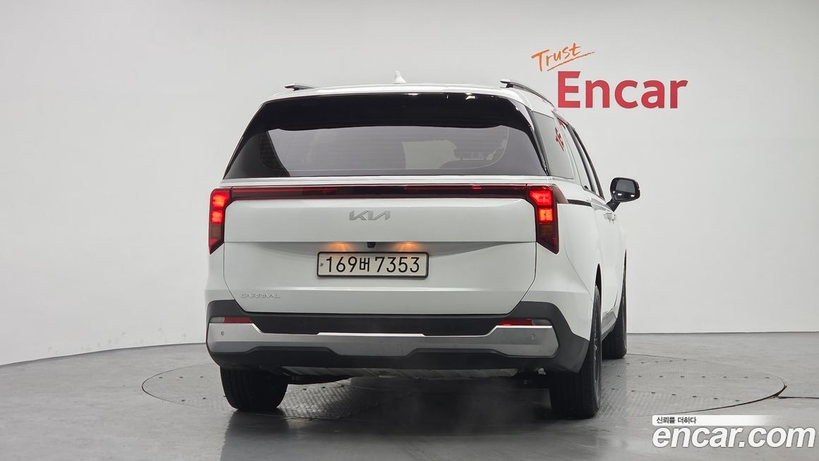Kia Carnival 9-Seater Prestige, 2024