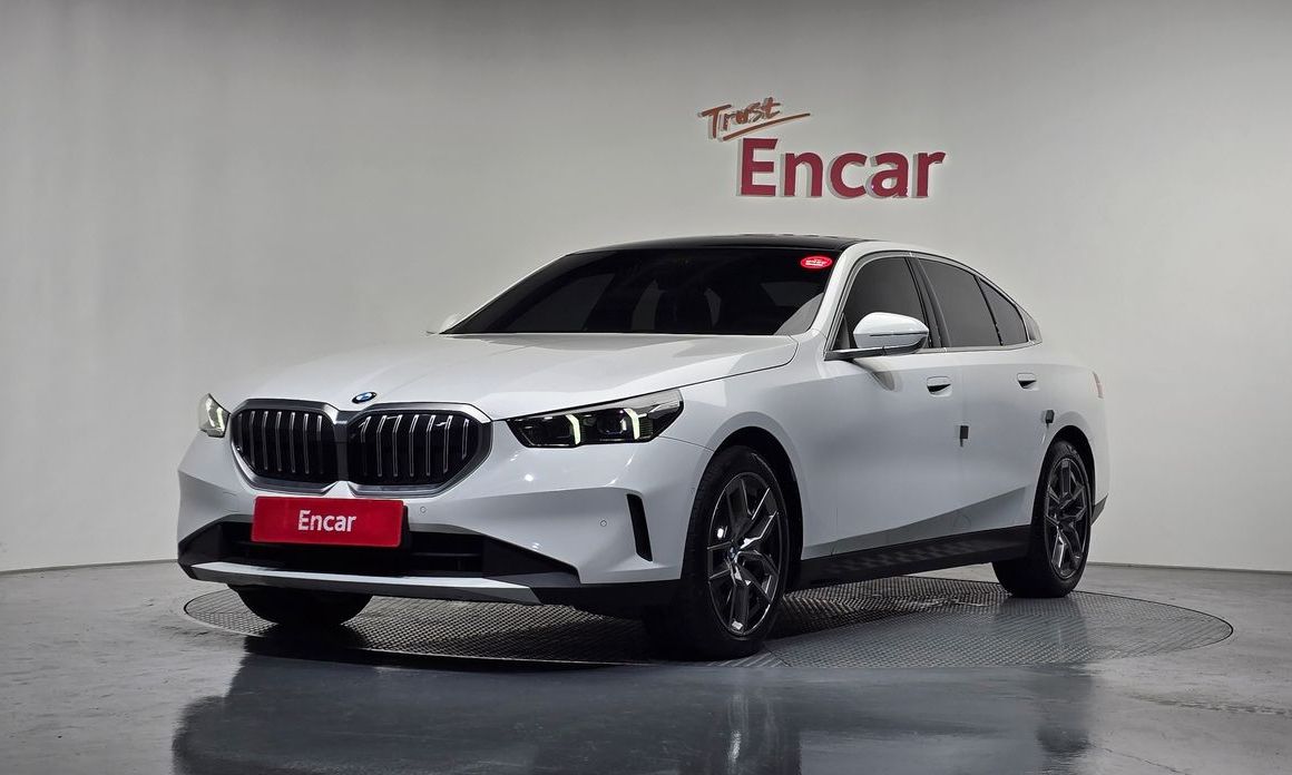 BMW 5-Series 520i, 2024