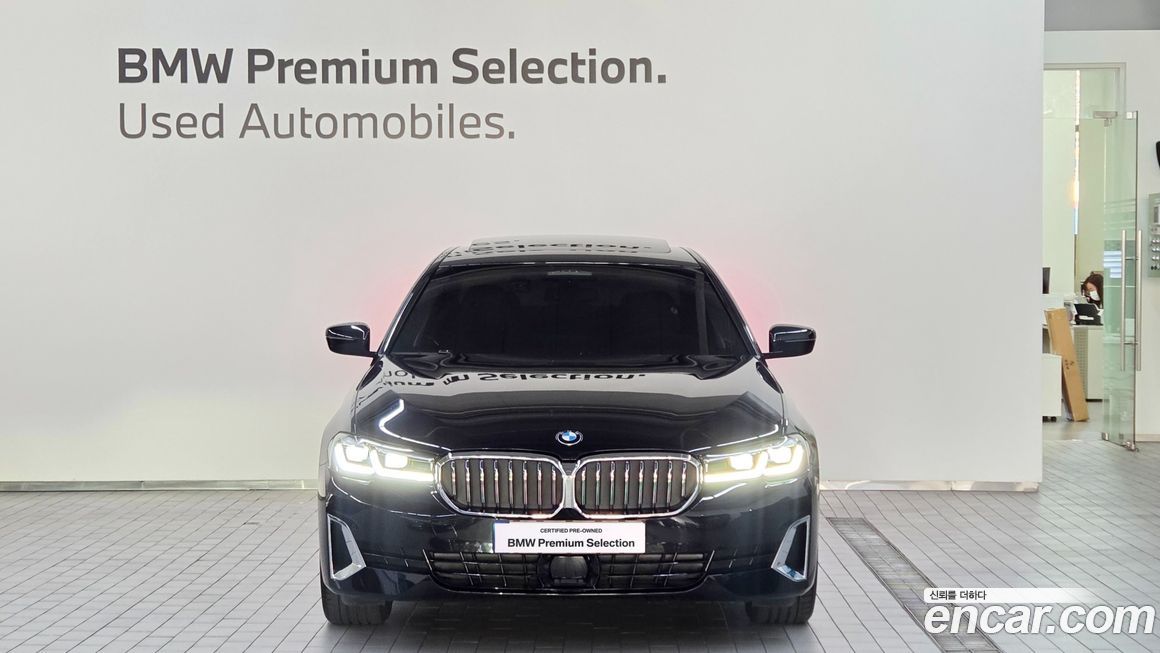 BMW 5-Series 520i Luxury, 2023