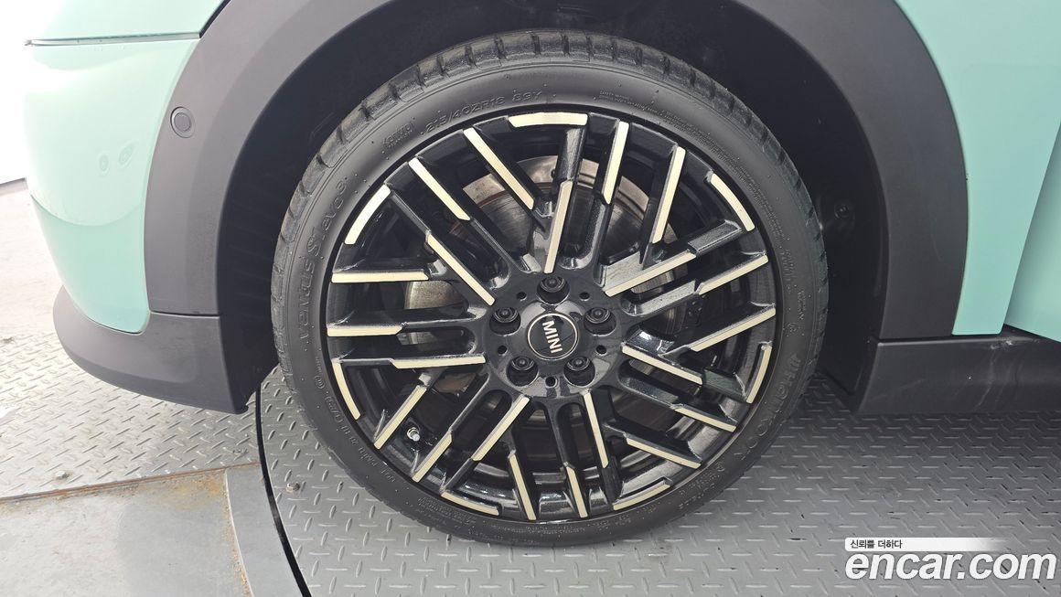 Mini Cooper Favoured, 2025