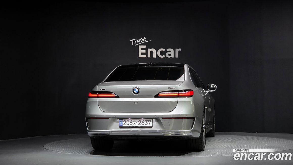 BMW 7-Series 740i xDrive Classic Silver Edition, 2024
