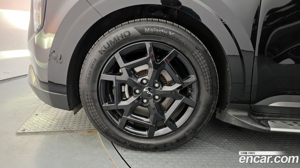 Kia Carnival 7-Seater Gravity, 2024