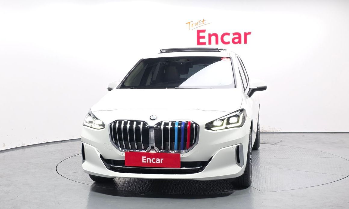 BMW 2-Series 220i Luxury, 2025