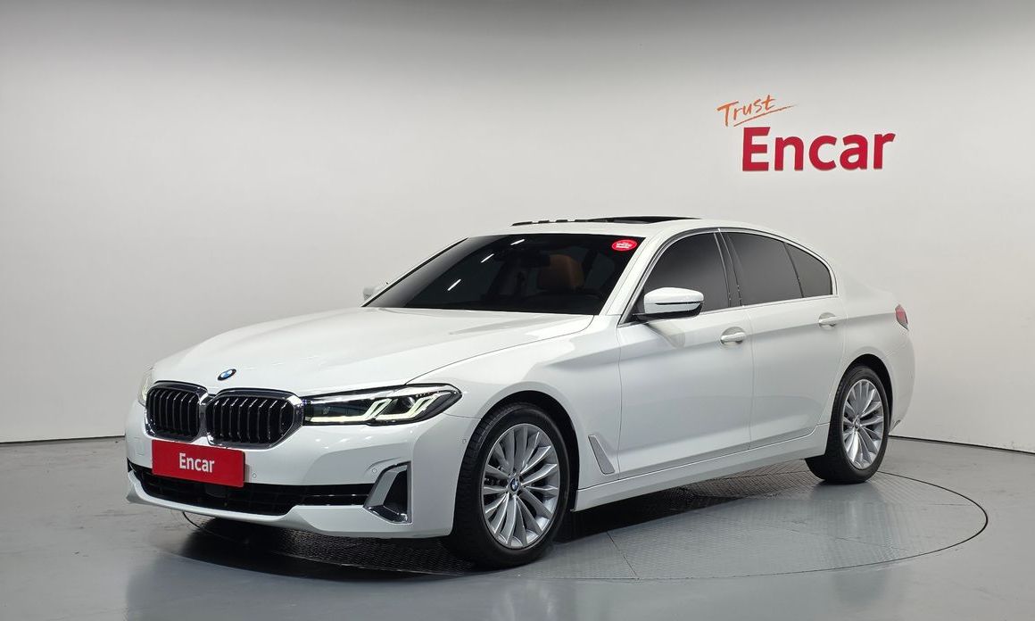 BMW 5-Series 520i Luxury, 2023