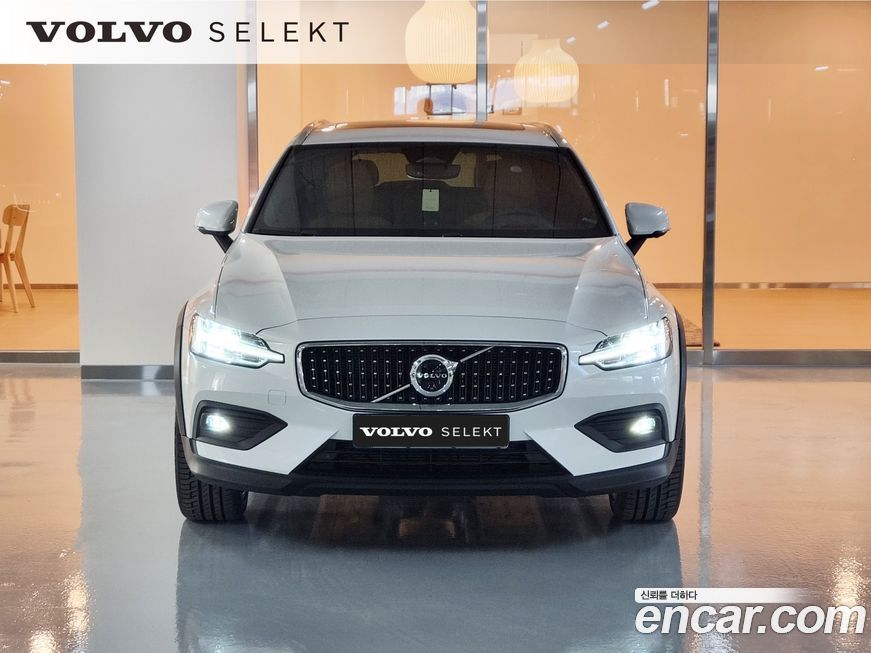 Volvo V60 B5 Ultra AWD, 2025