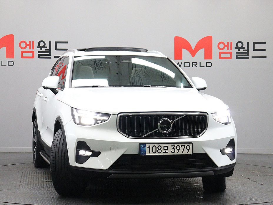 Volvo XC40 B4 Ultimate Bright, 2024