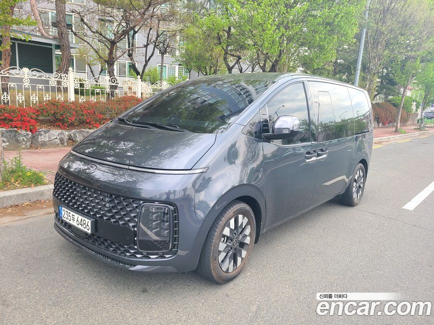Hyundai Staria 4WD Lounge 7-Seater, 2023