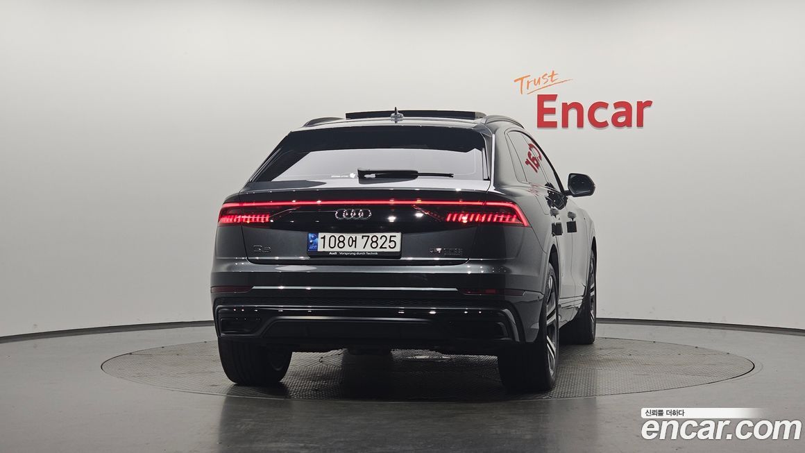 Audi Q8 55 TFSI Quattro Premium, 2023