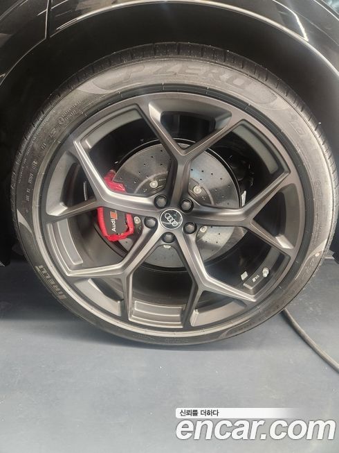 Audi RSQ8 4.0 TFSI Quattro Performance, 2025