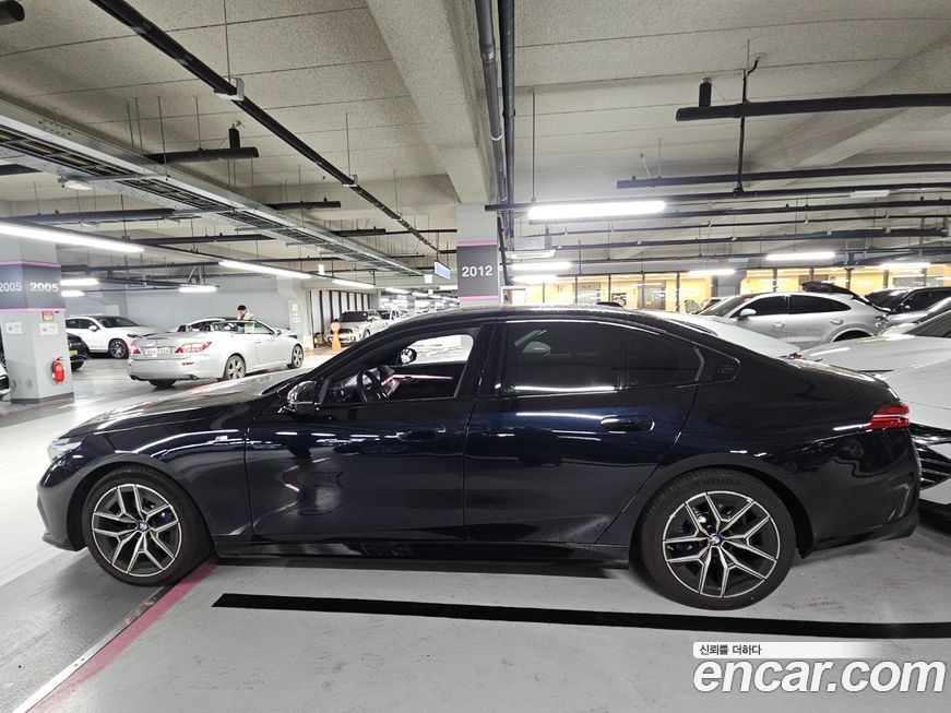 BMW 5-Series 520i M Sport, 2025