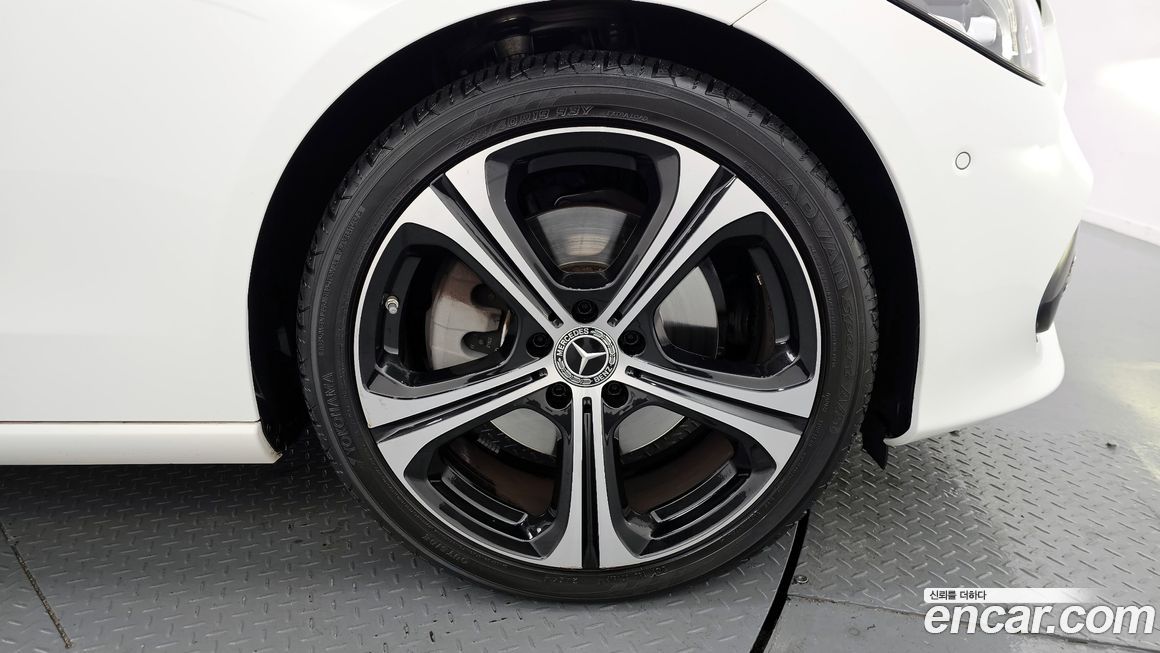 Mercedes-Benz C-Class C300 4MATIC Avantgarde, 2023