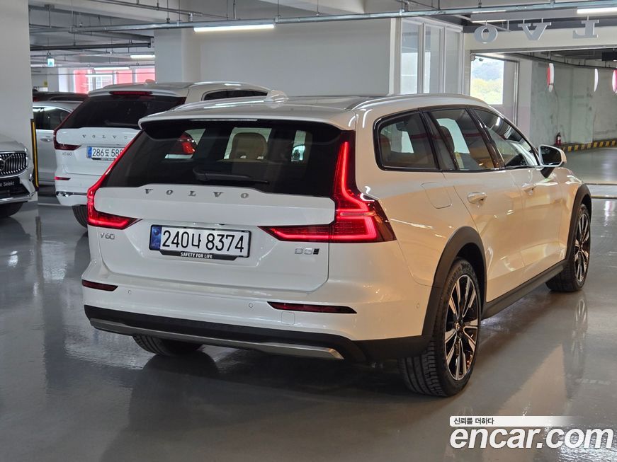 Volvo V60 B5 Ultra AWD, 2025