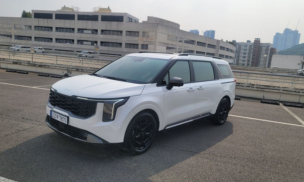 Kia Carnival 9-Seater Gravity, 2025