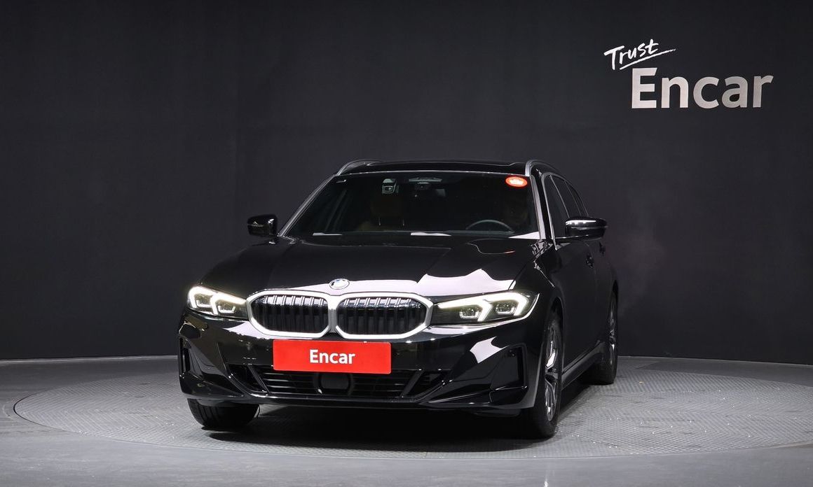 BMW 3-Series 320i Touring, 2024