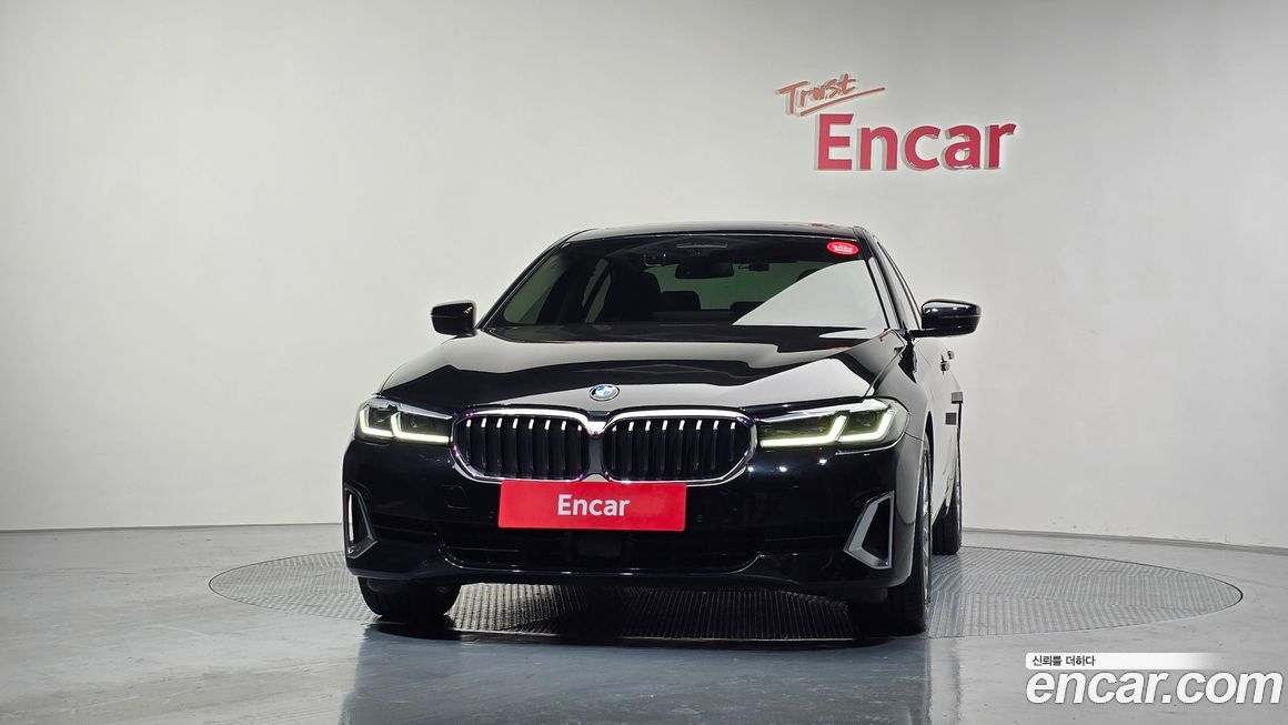 BMW 5-Series 520i Luxury, 2021