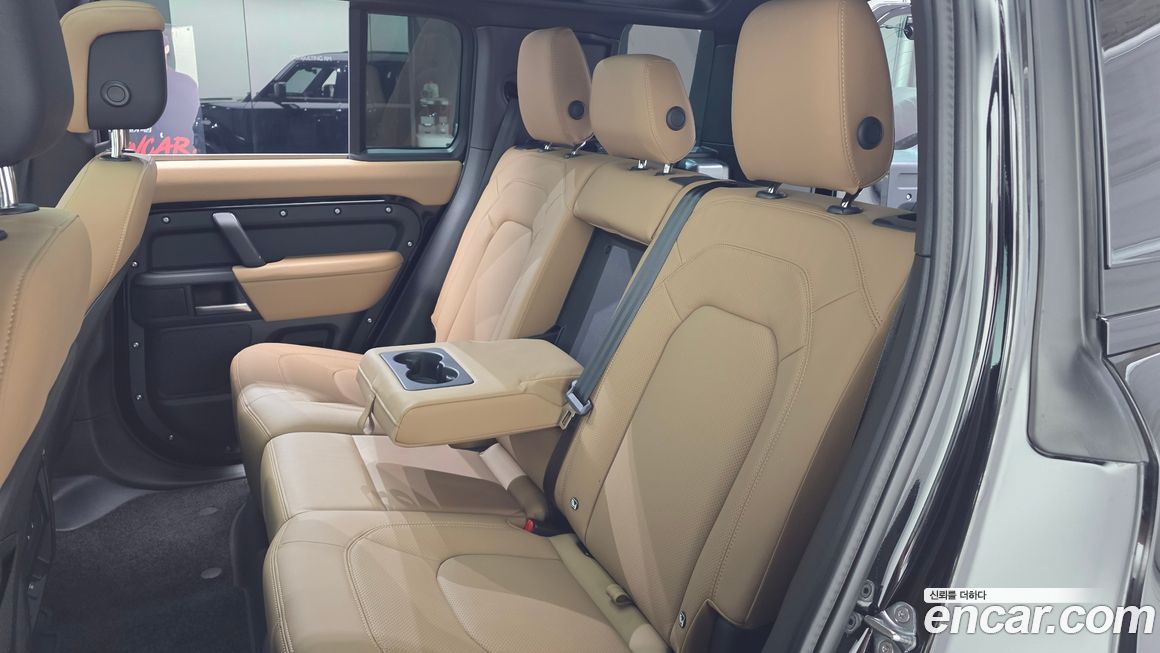 Land Rover Defender 110 P300 X-Dynamic SE, 2025