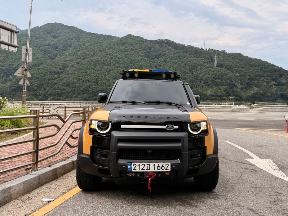 Land Rover Defender 110 D250 SE, 2022