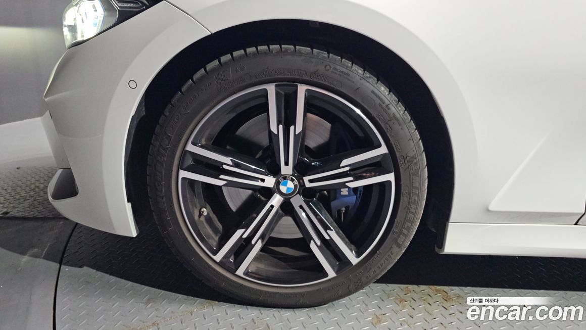 BMW 3-Series 320i M Sport, 2024