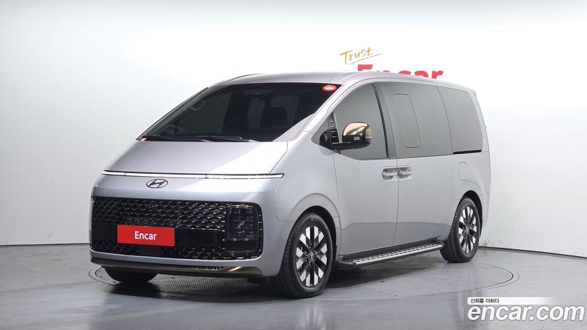 Hyundai Staria 4WD Lounge 9-Seater, 2025