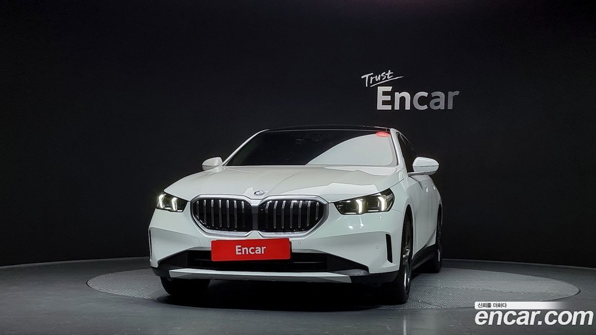 BMW 5-Series 520i, 2025
