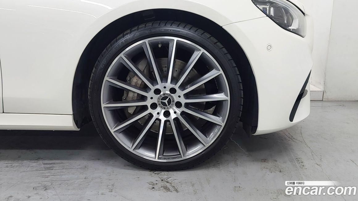 Mercedes-Benz E-Class E350 4MATIC AMG Line, 2022