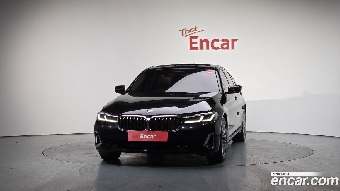 BMW 5-Series 520i Luxury, 2023