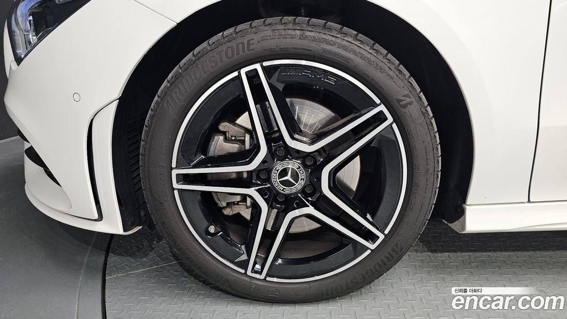 Mercedes-Benz CLA-Class CLA250 4MATIC, 2023