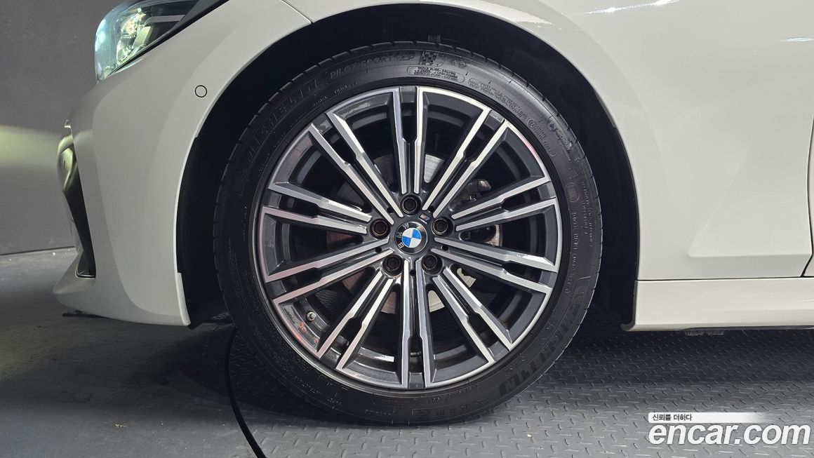 BMW 3-Series 320i M Sport, 2022