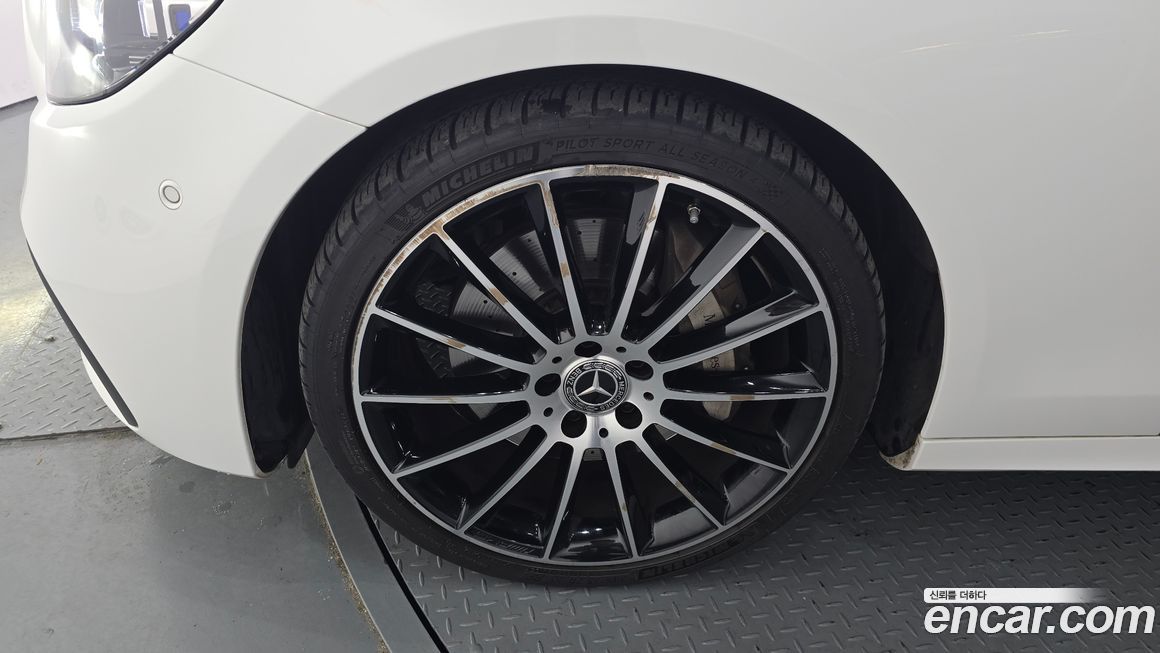 Mercedes-Benz E-Class E350 4MATIC AMG Line, 2023