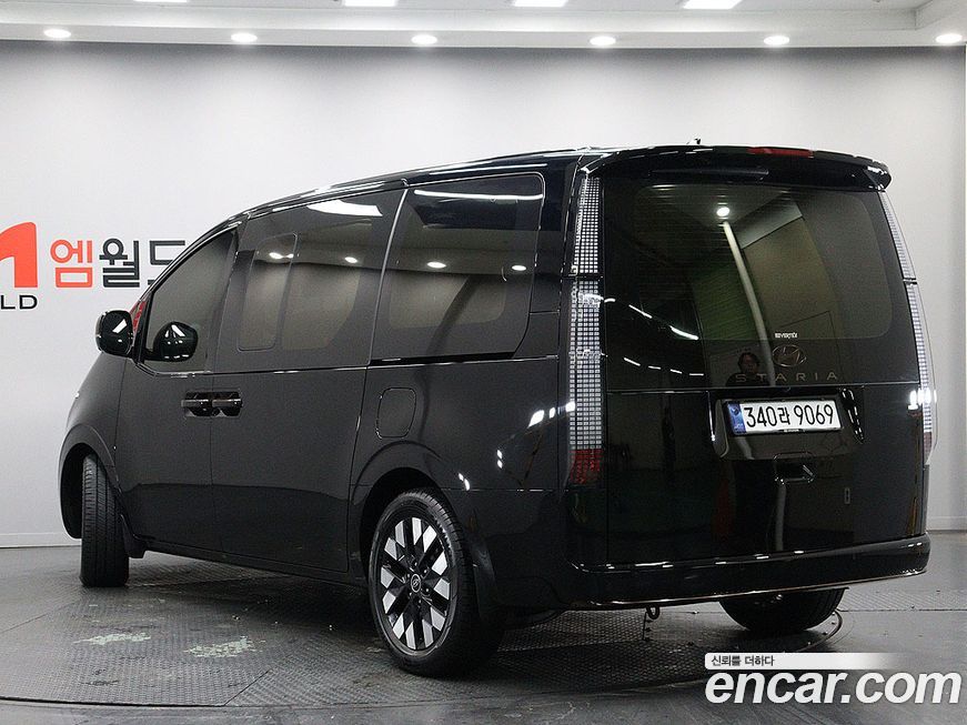 Hyundai Staria 4WD Lounge 7-Seater, 2025