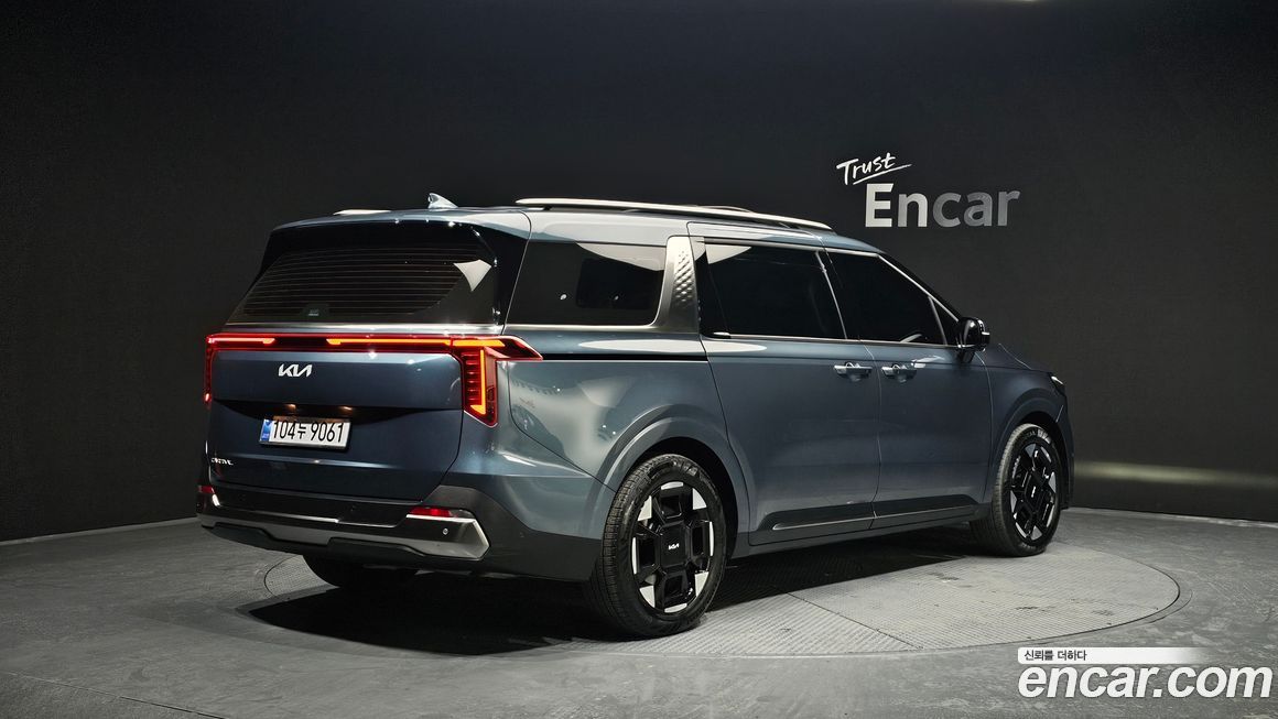 Kia Carnival 9-Seater Signature, 2024
