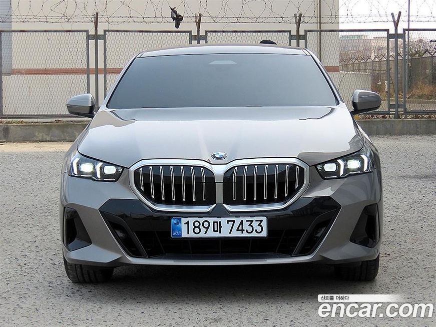 BMW 5-Series 520i M Sport, 2025