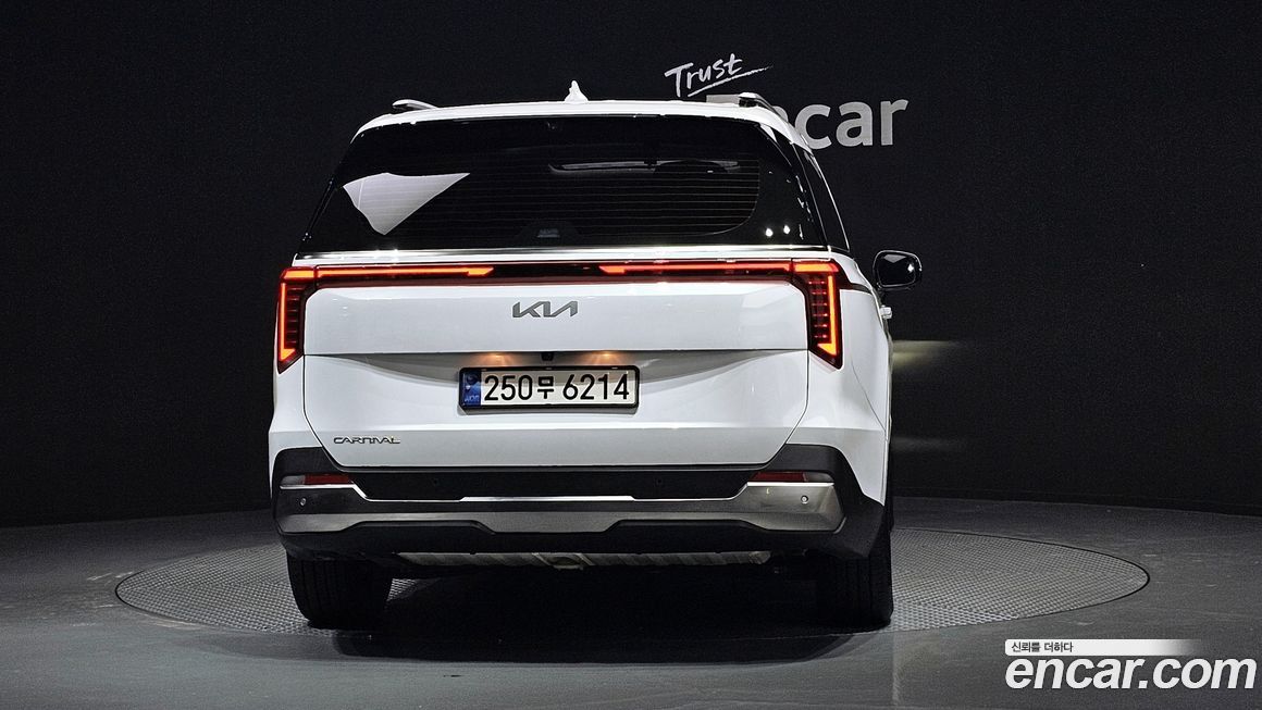 Kia Carnival 7-Seater Signature, 2024