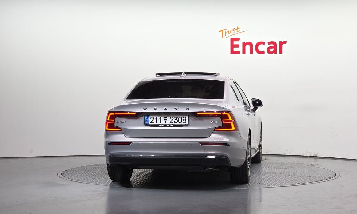 Volvo S60 B5 Ultimate Bright, 2023