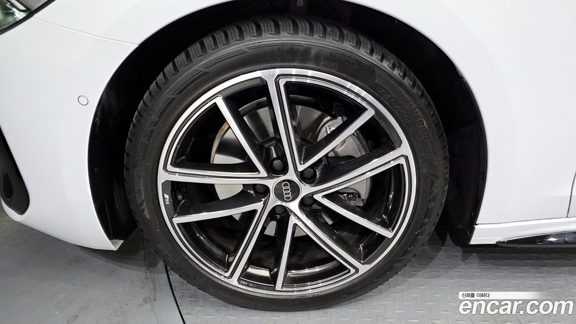 Audi A5 45 TFSI Quattro S Line, 2025