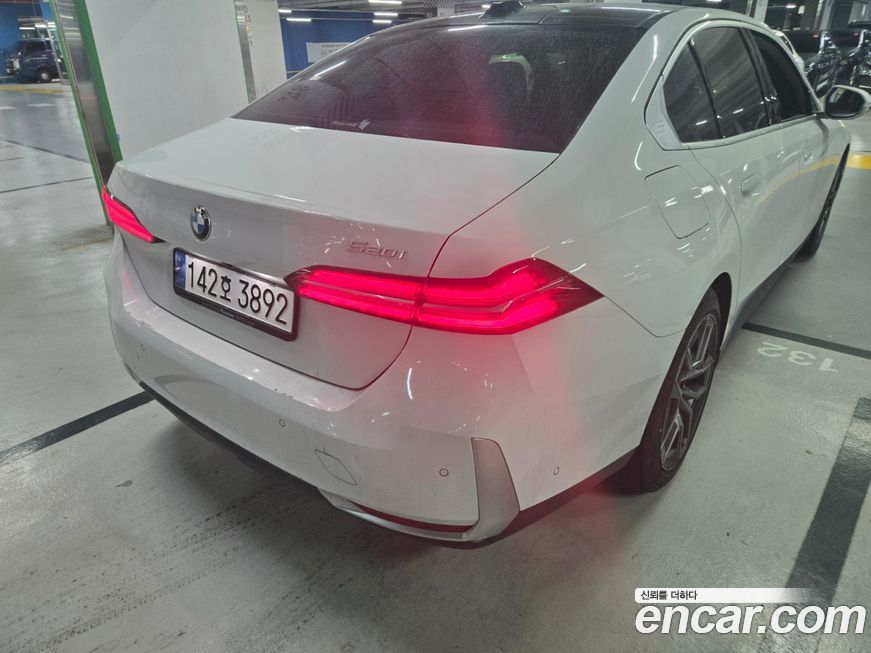 BMW 5-Series 520i, 2024