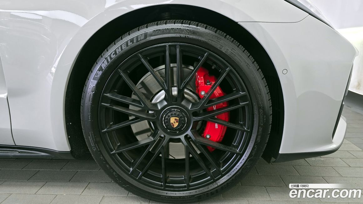 Porsche Panamera 4.0 GTS, 2025