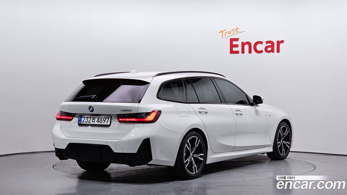 BMW 3-Series 320i Touring M Sports, 2023