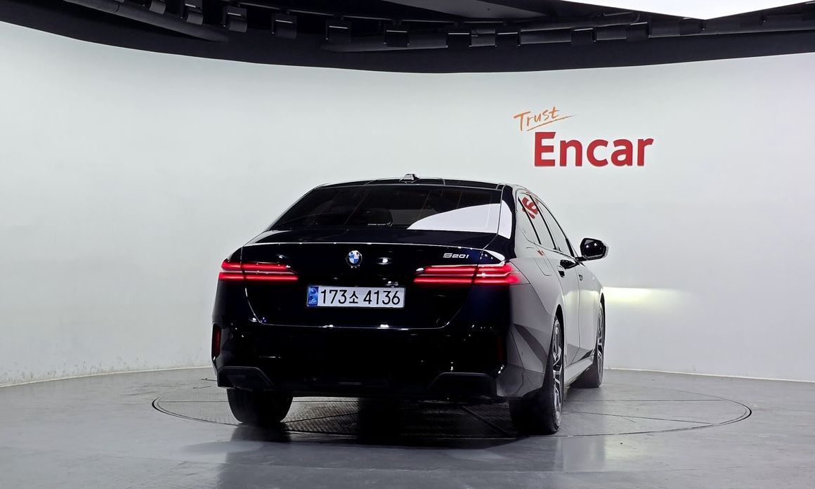 BMW 5-Series 520i M Sport, 2025