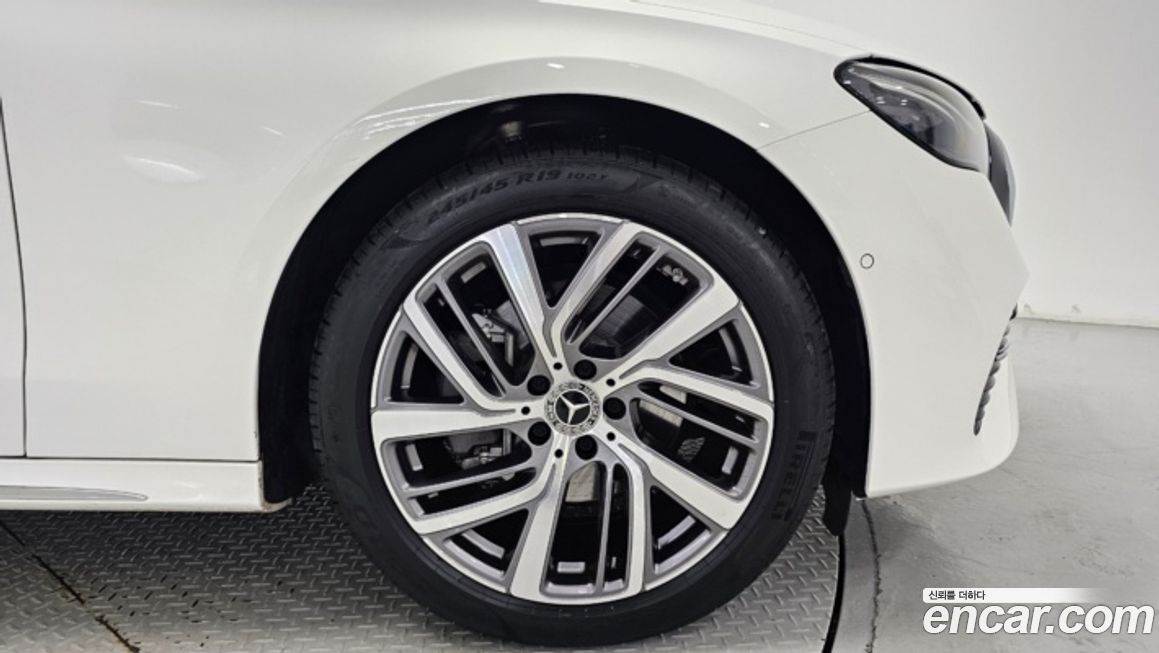 Mercedes-Benz E-Class E220d 4MATIC Exclusive, 2024