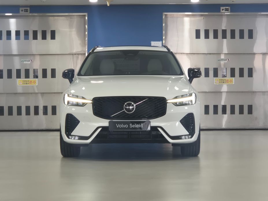 Volvo XC60 B5 Ultra Dark, 2026