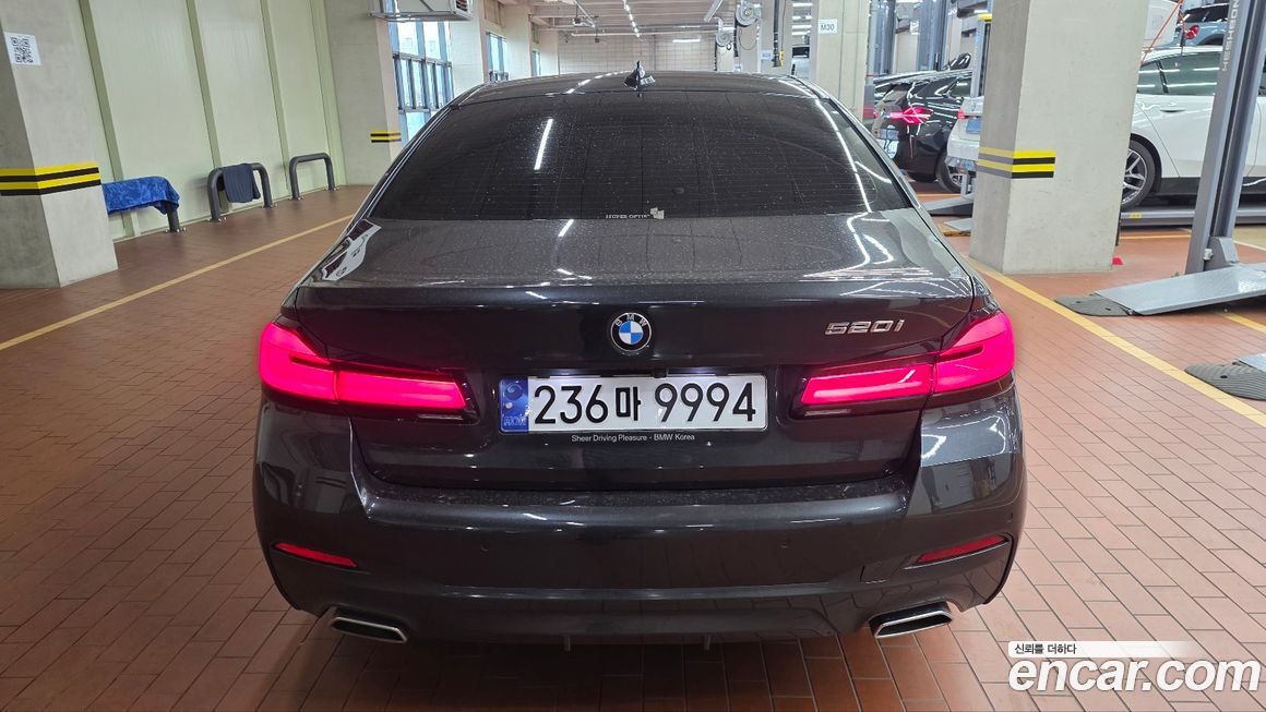 BMW 5-Series 520i M Sport, 2023