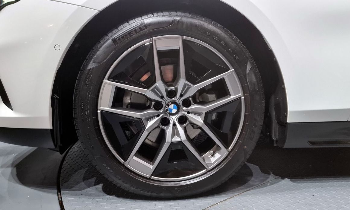 BMW 5-Series 520i, 2025