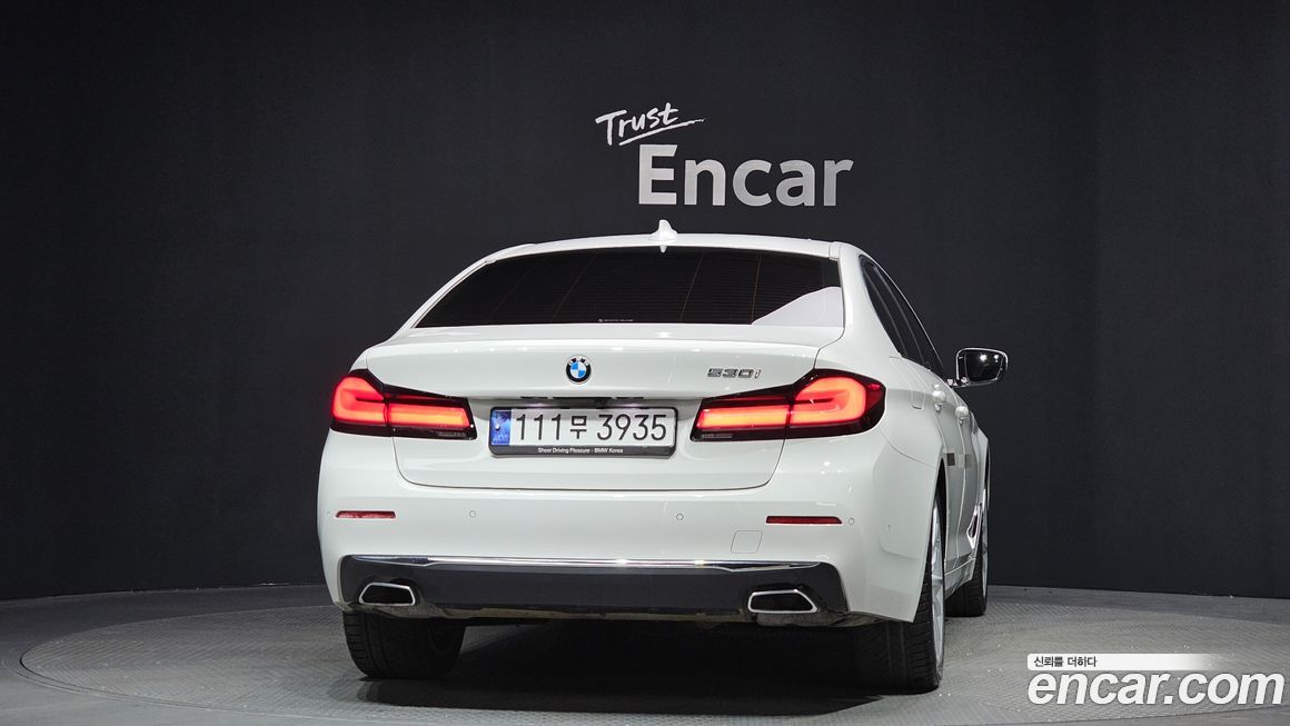 BMW 5-Series 530i Luxury, 2023