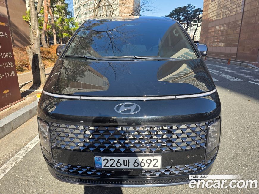 Hyundai Staria 4WD Lounge 9-Seater, 2025