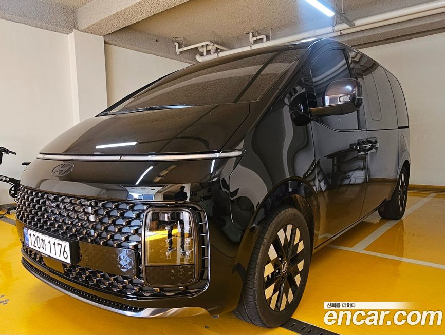 Hyundai Staria 4WD Lounge 9-Seater, 2025