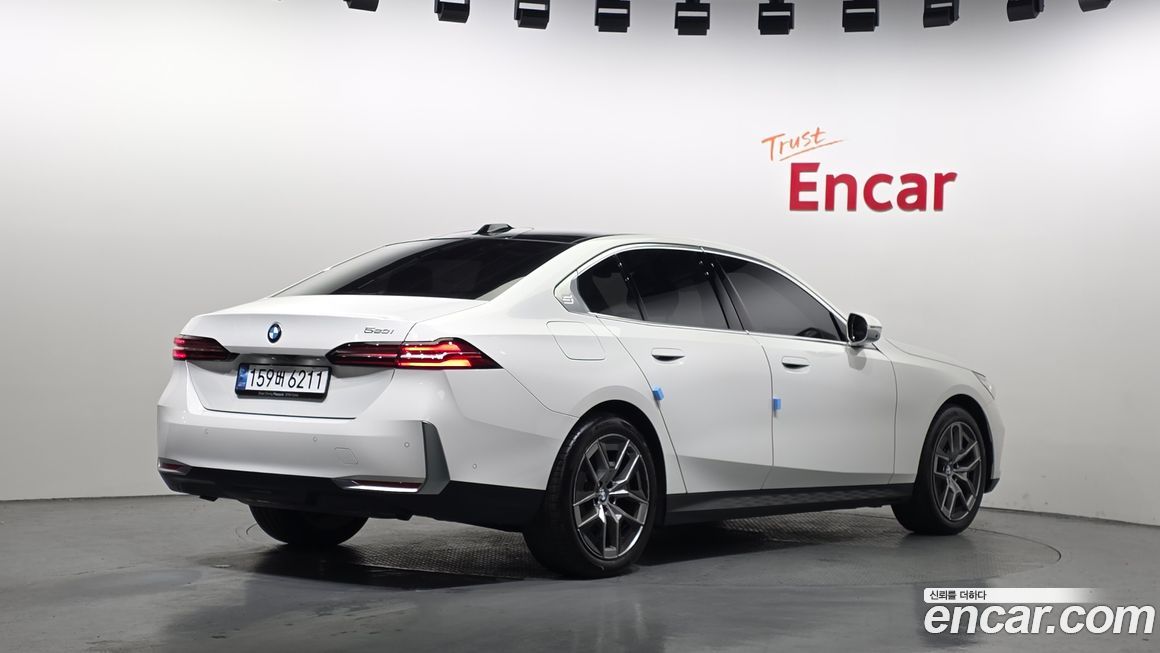 BMW 5-Series 520i, 2025