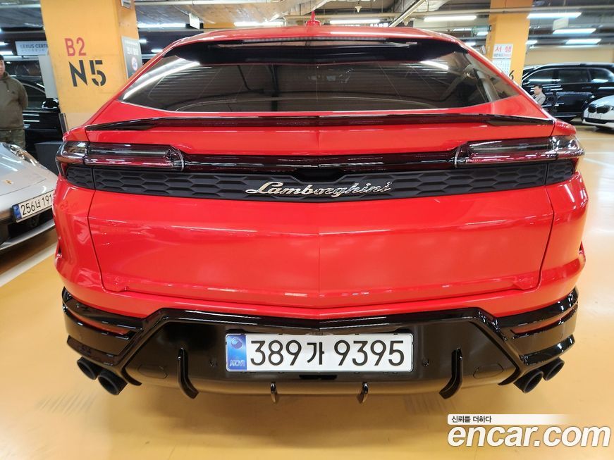 Lamborghini Urus 4.0 V8 SE, 2025